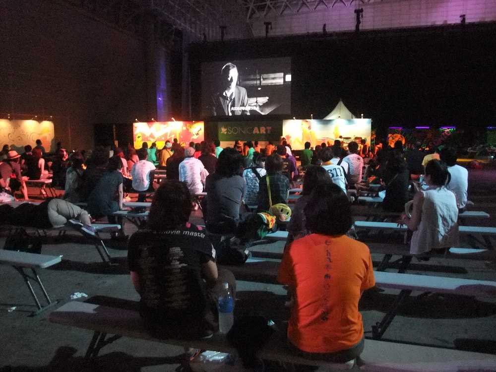 マリンステージの映像がスクリーンに映ります。