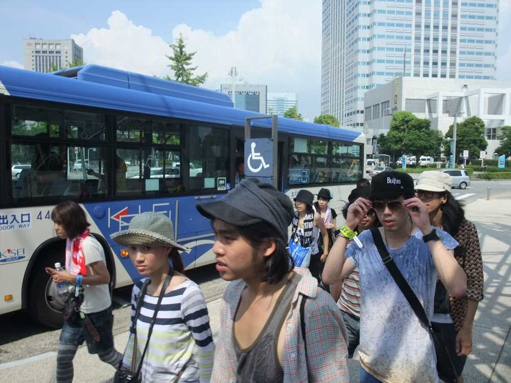 バスを降りたところ。