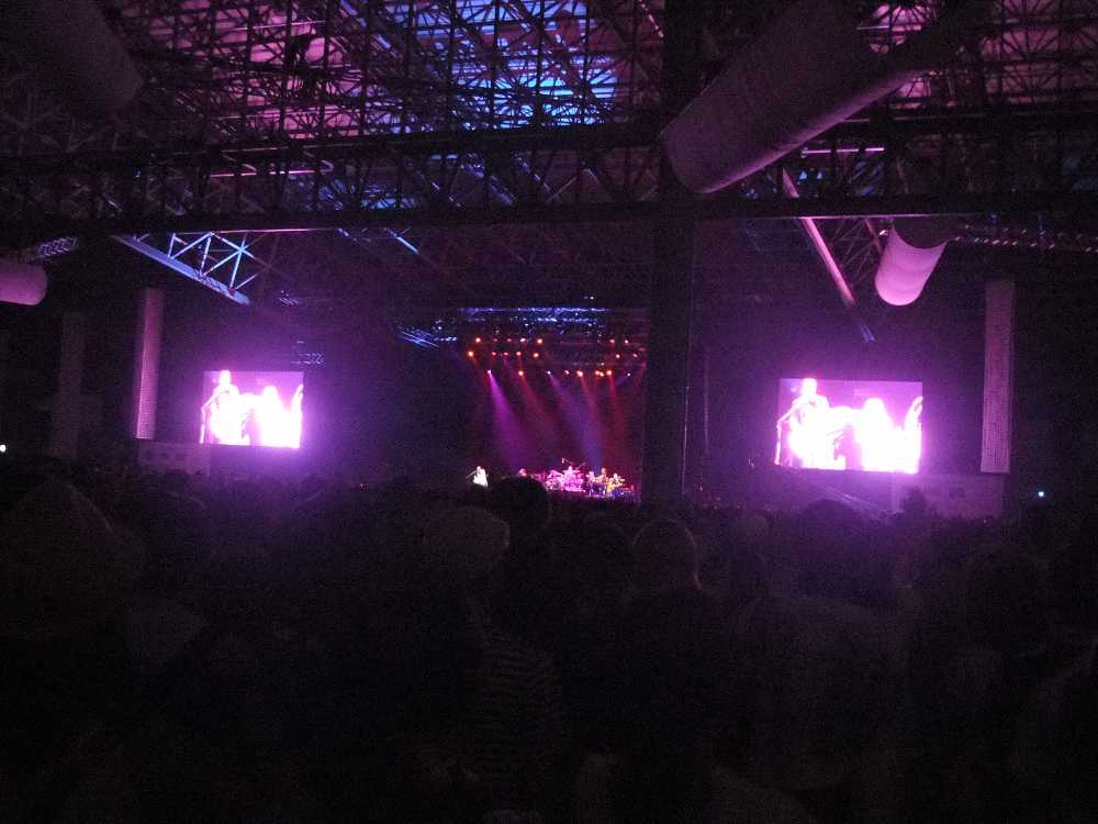 モニターも2枚あります。