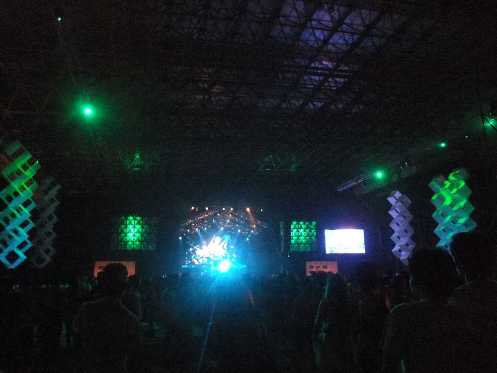 モニターは1枚。