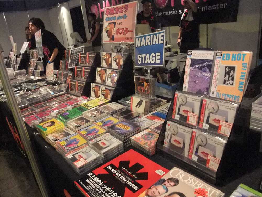 雑誌もDVDもあります。