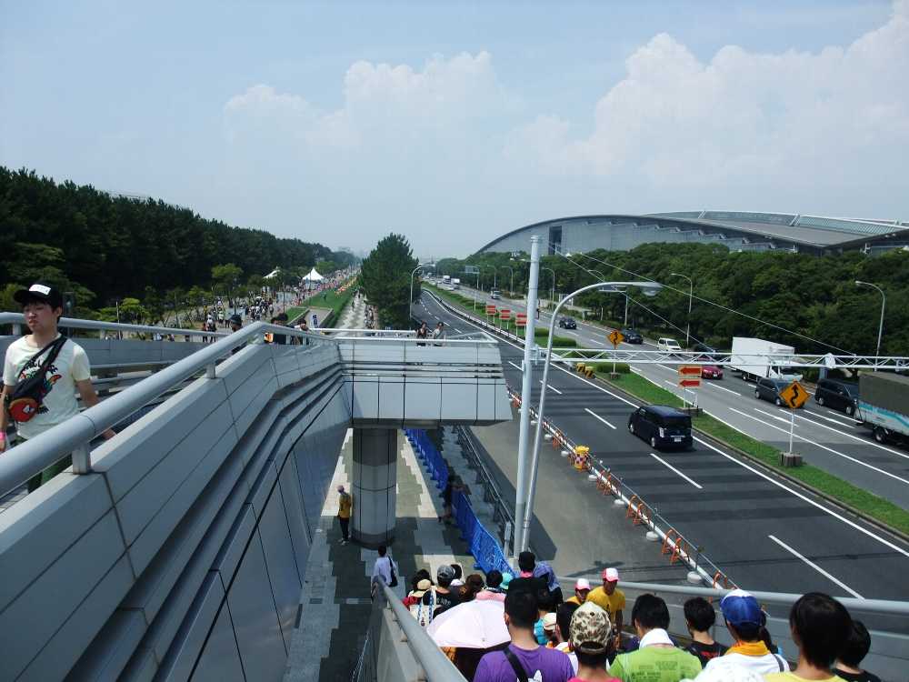 歩道橋の上から。