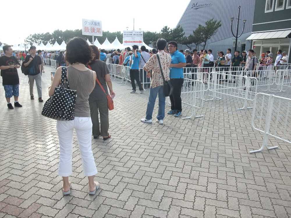 グッズ売り場へ。