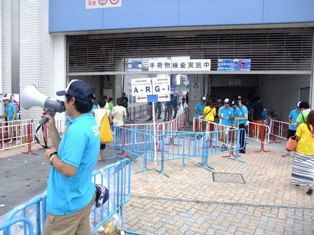 アリーナ入り口。