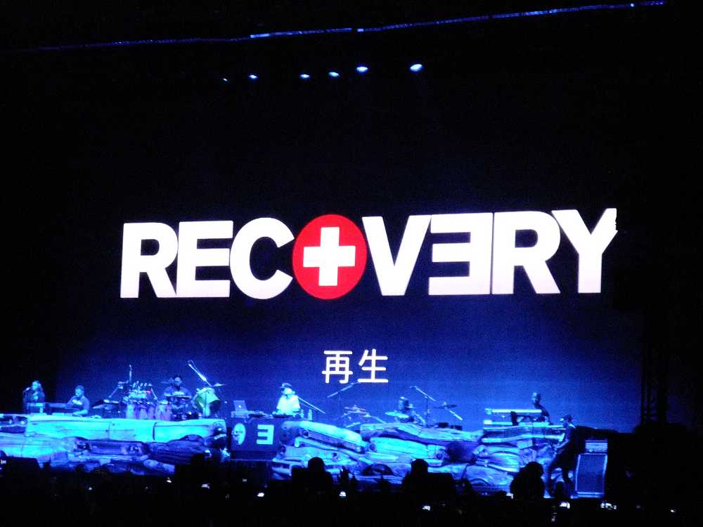 エミネムの公演。オープニングでは日本語による前振りがあった。