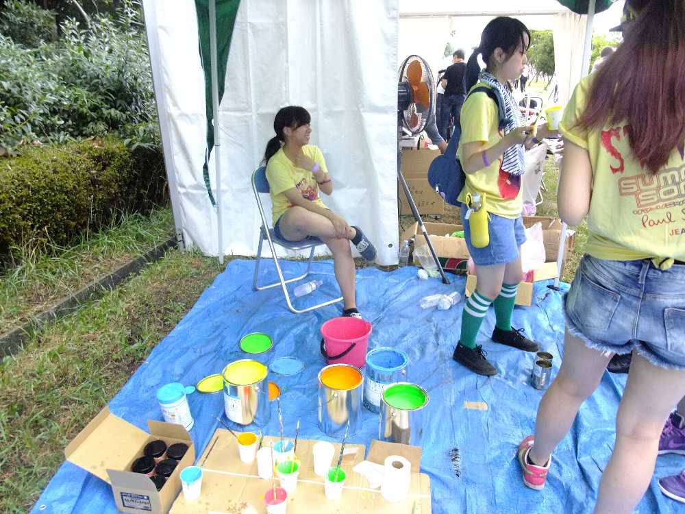 蛍光塗料の5色。