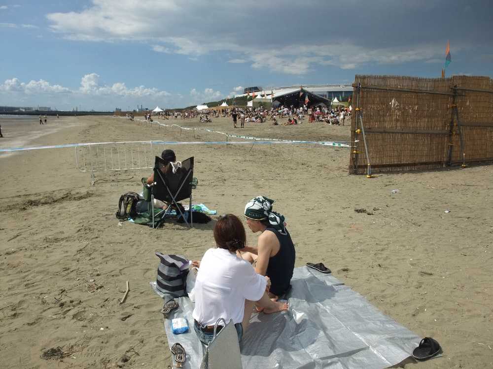 一般の人でも海岸部分を通り抜けできない。