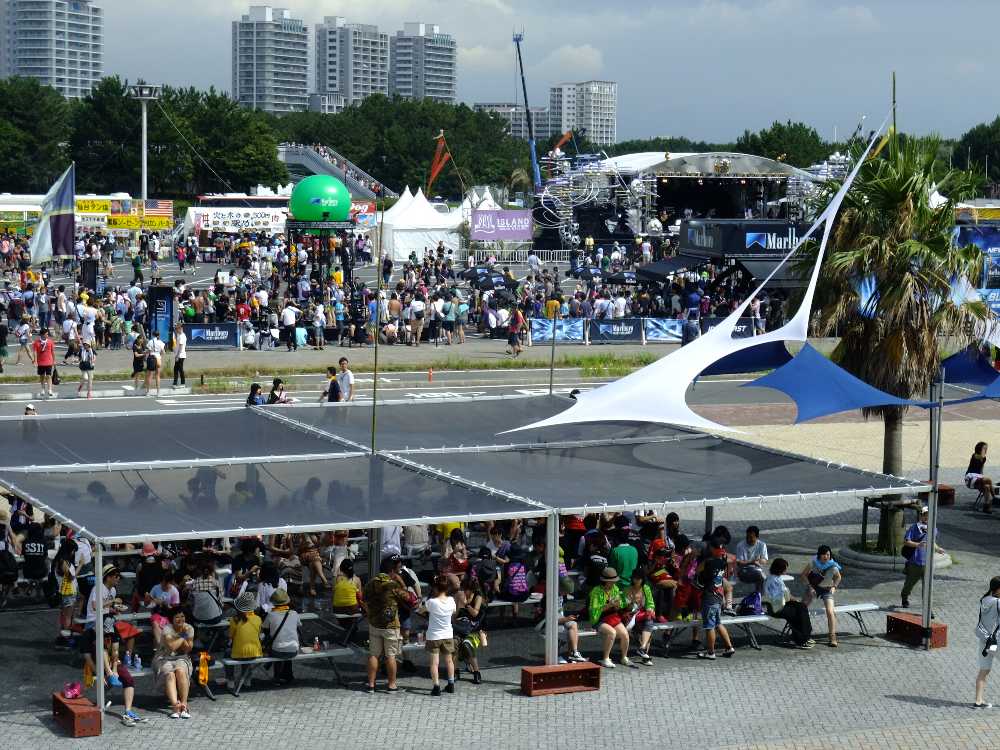 アイランドステージ方面。