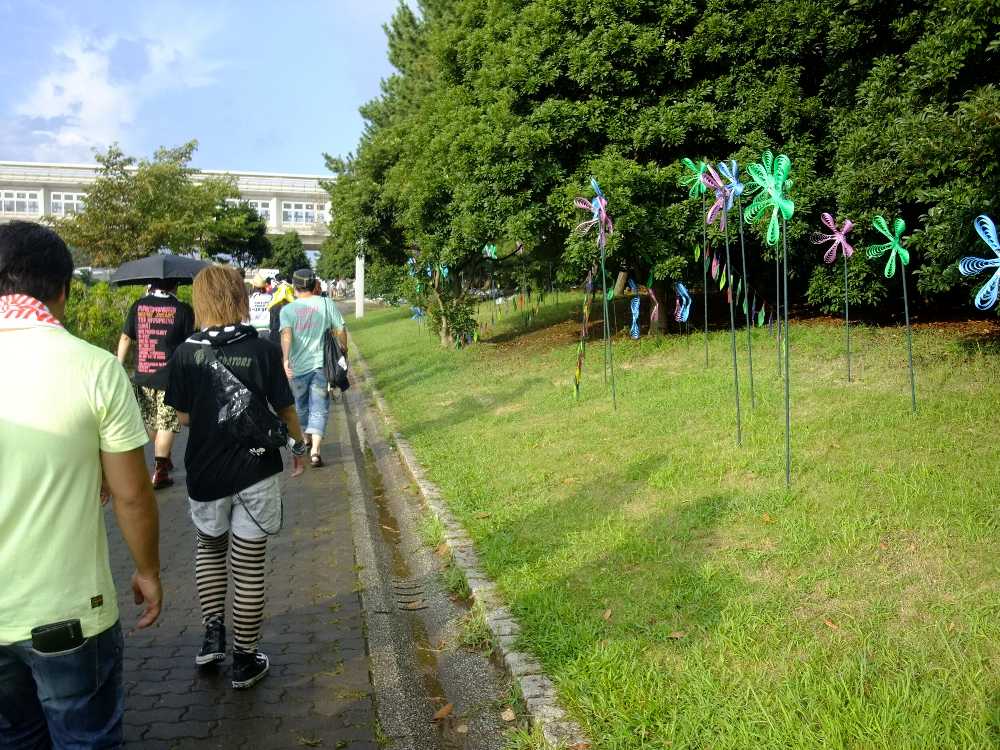 装飾は安上がりだ。