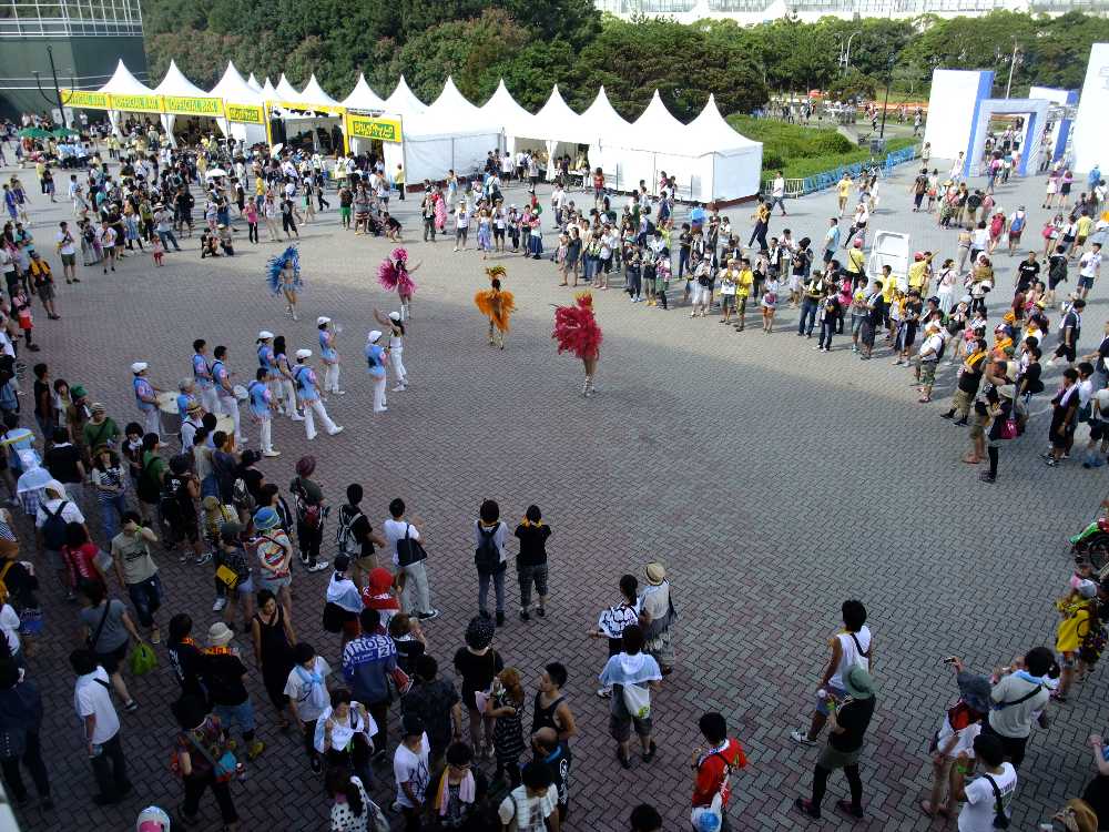 ゲート前のイベント。土曜日午後2時50分ごろ。