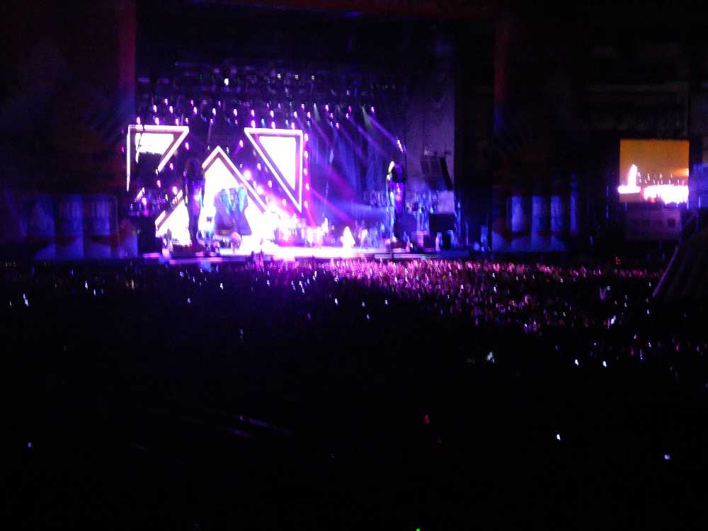 マリンステージ、土曜日のトリ、リアーナ。