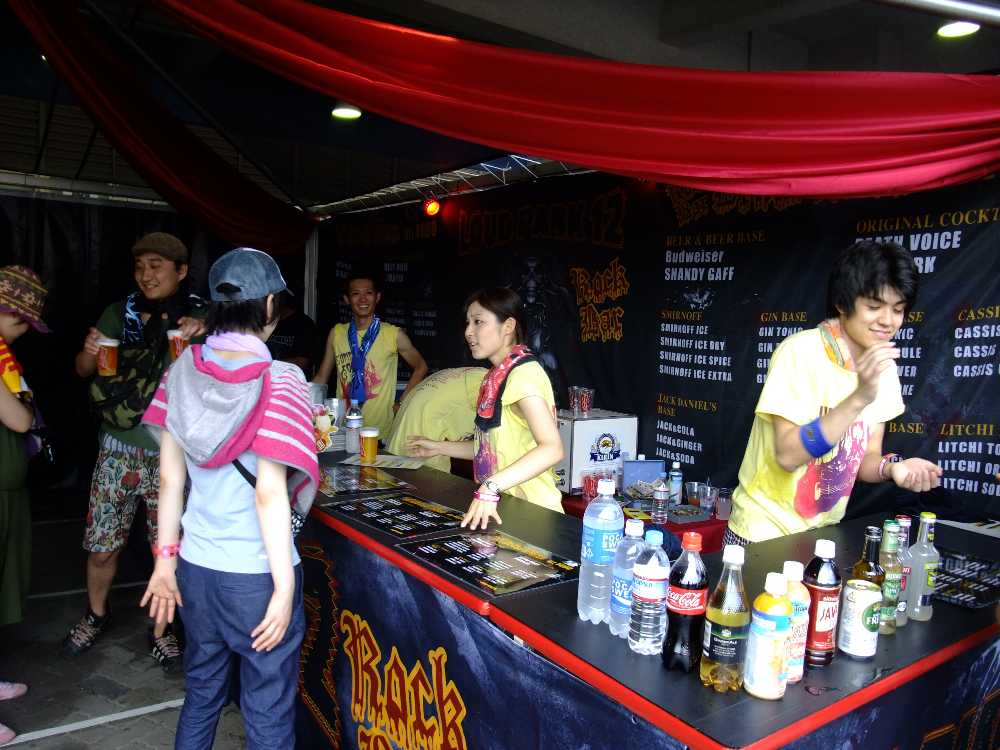 昨年はTシャツを切り刻んでいたが今年はそのまま着ている。