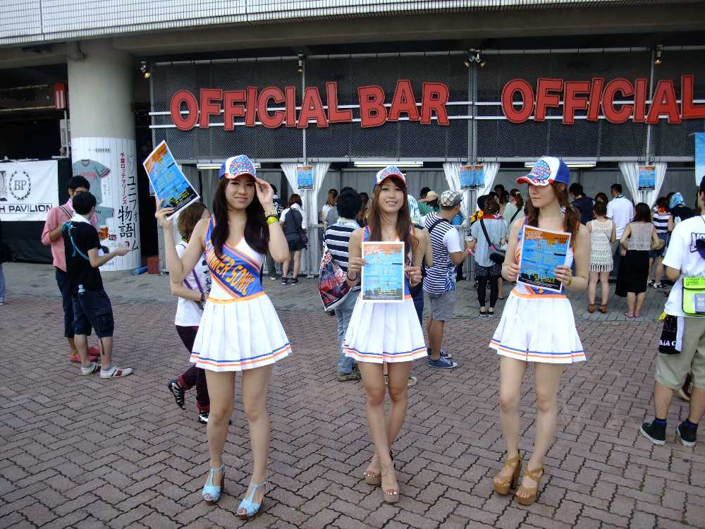 売り子も潤沢。