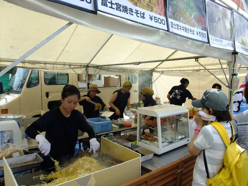 目の前で調理。