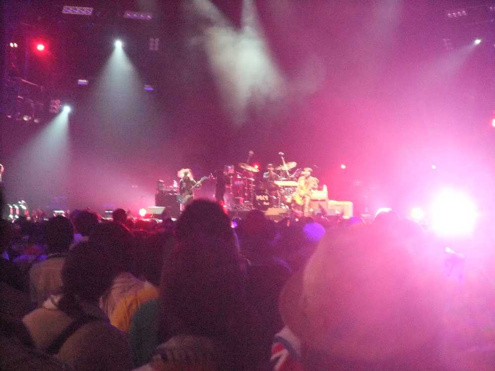 ポリシックス公演中。