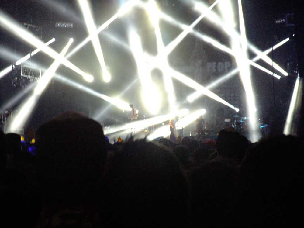 フォスター・ザ・ピープル公演中。