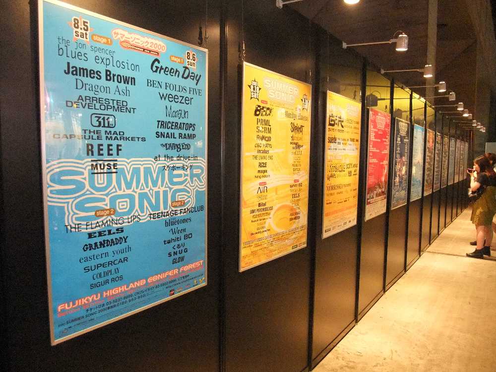 過去のポスターをすべて掲示。