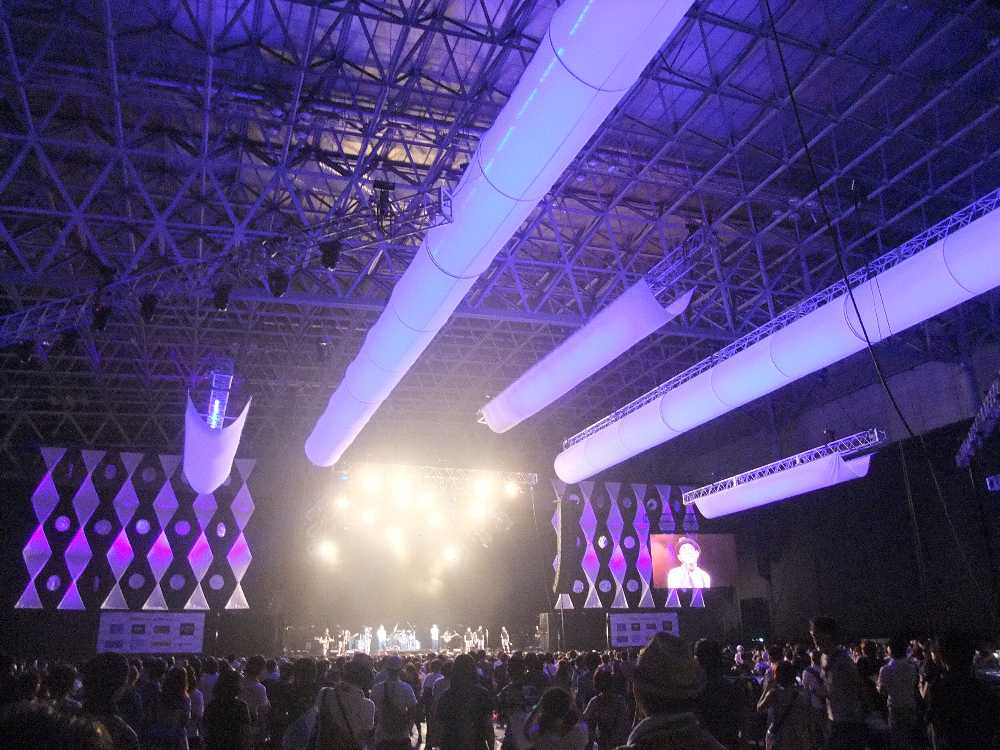 モニターは右にひとつ。