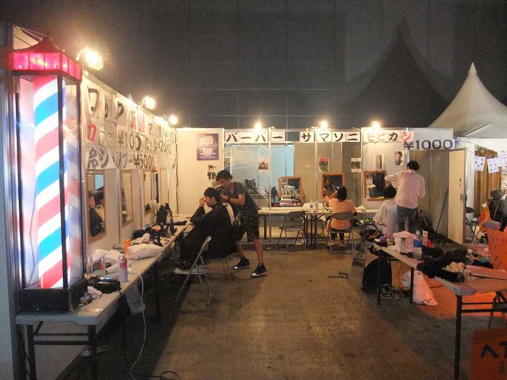 幕張メッセ内の床屋。