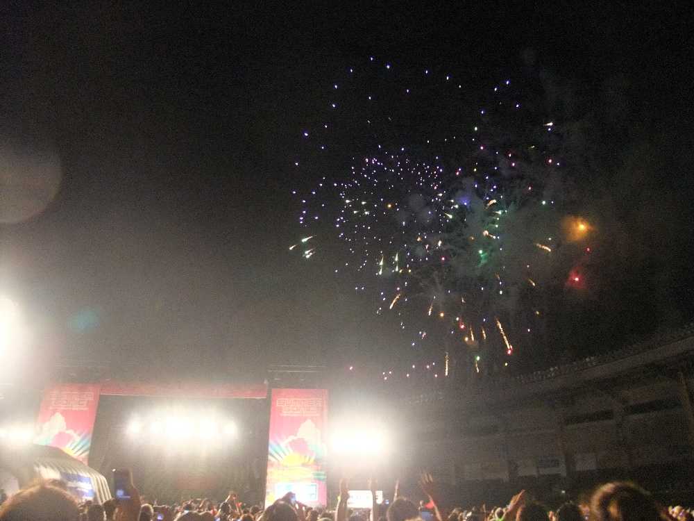 グリーンデイ終演後の花火。