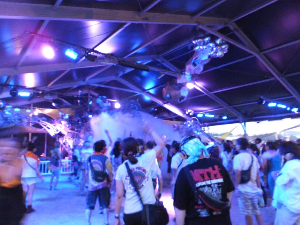 時折噴霧がある。