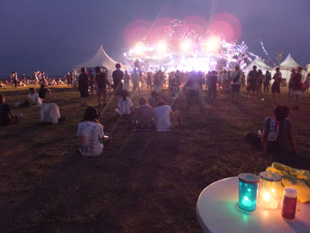 シーサイドガーデンのステージ。