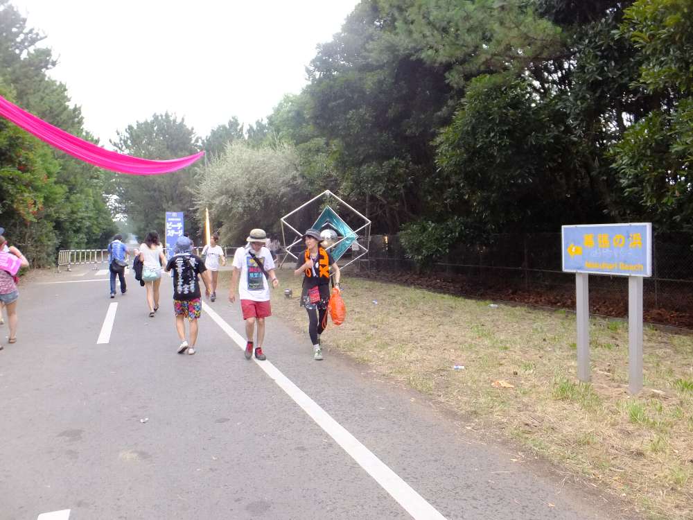 奥で海岸方面へ曲がる。