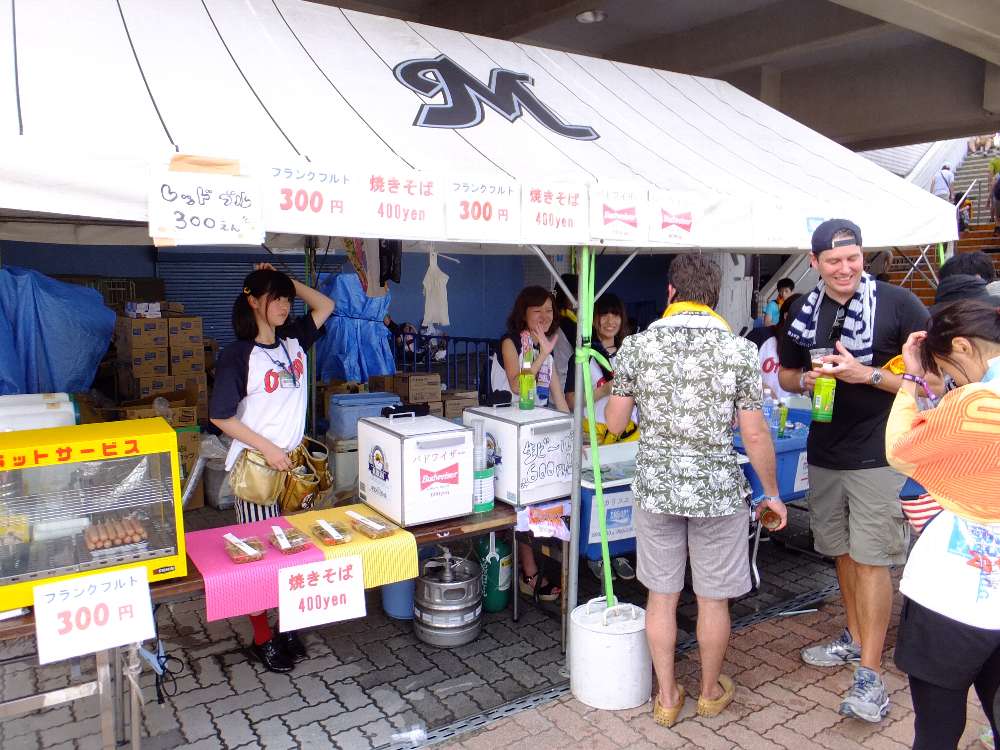 マリーンズのテントの飲食店その1。