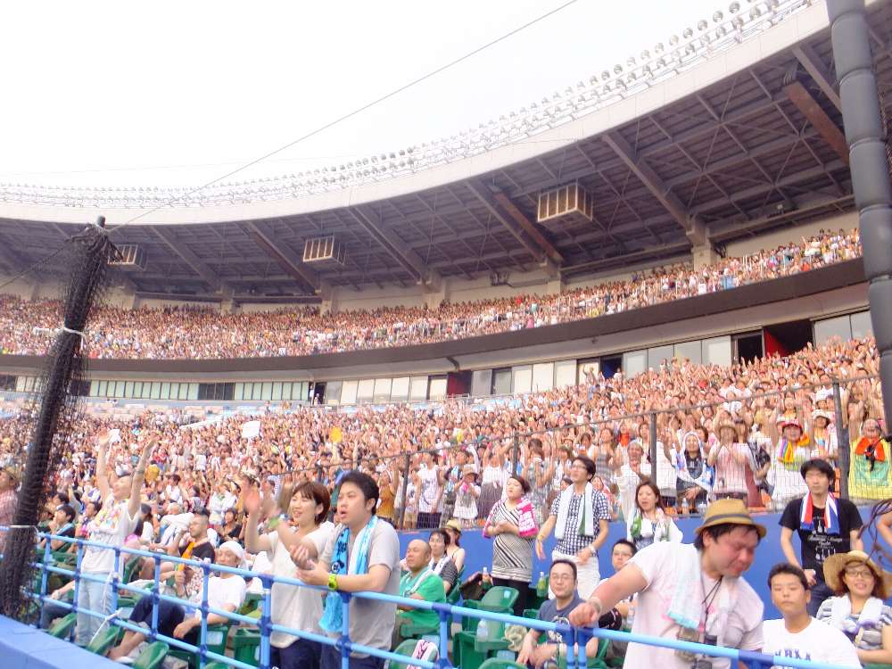 アリーナから見たスタンド席。