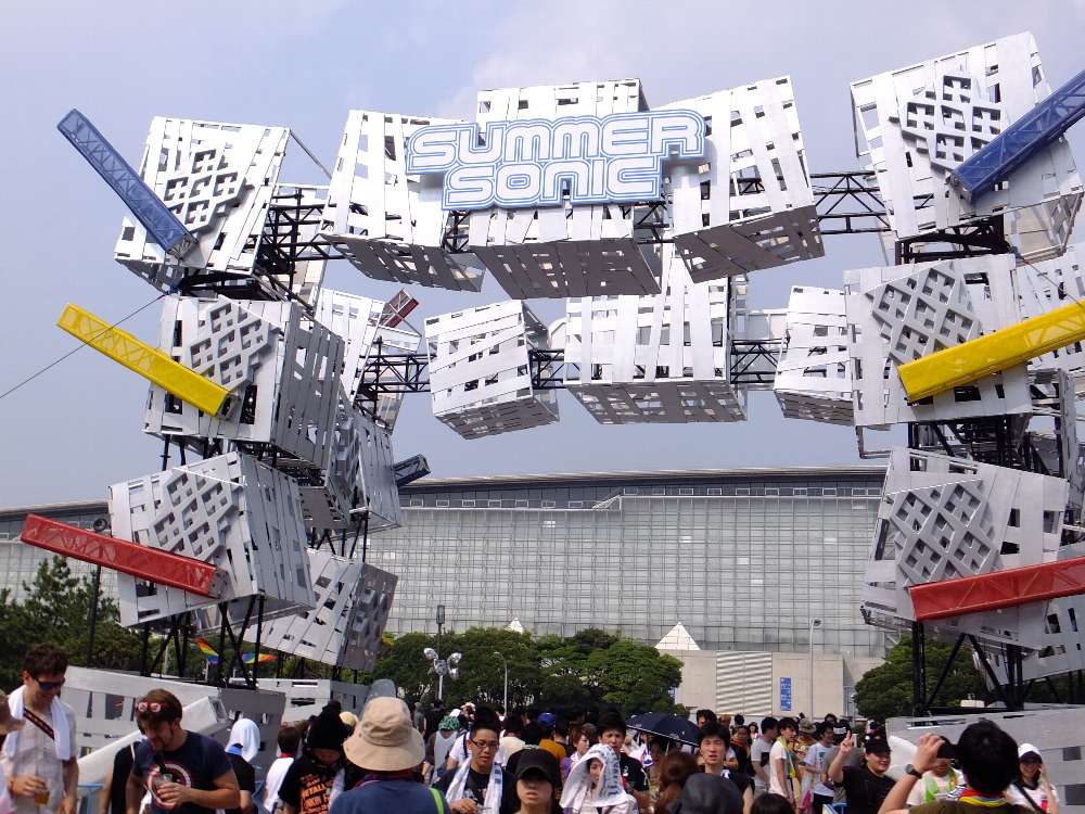 裏もほぼ同じデザイン。