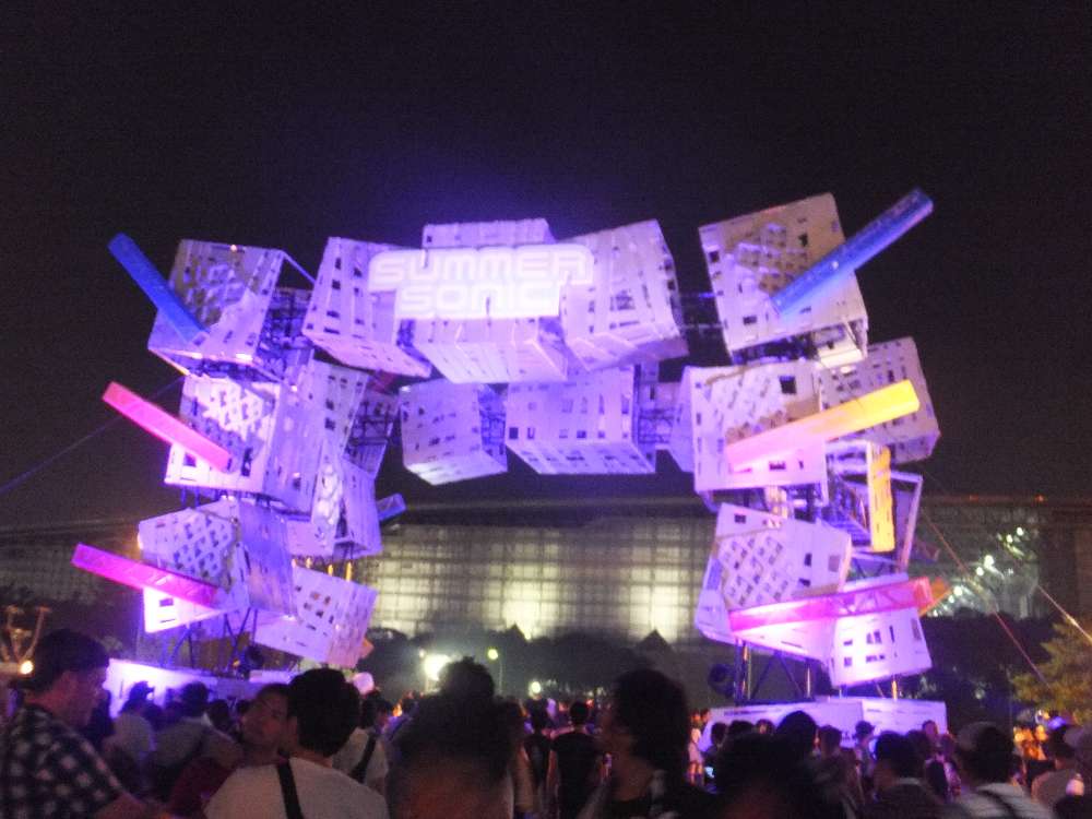 夜のマリンステージゲート。