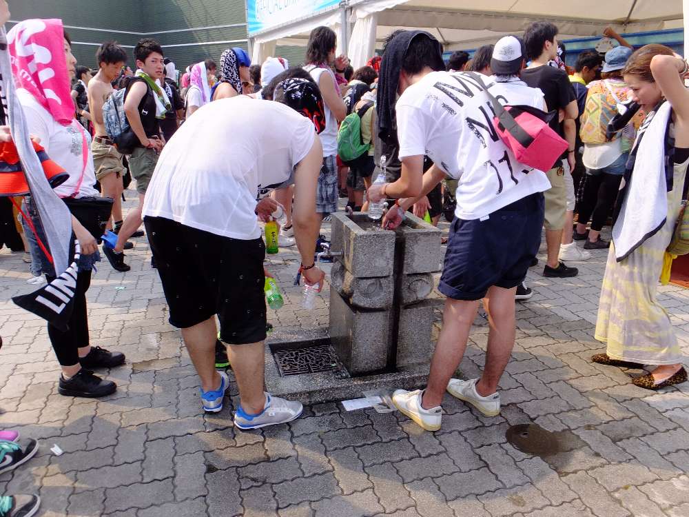 イープラス公式バーの前の水道。