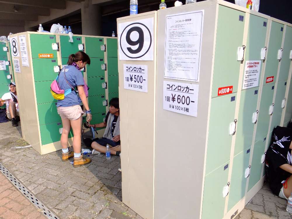 大型ロッカーは1回600円、中型は500円。