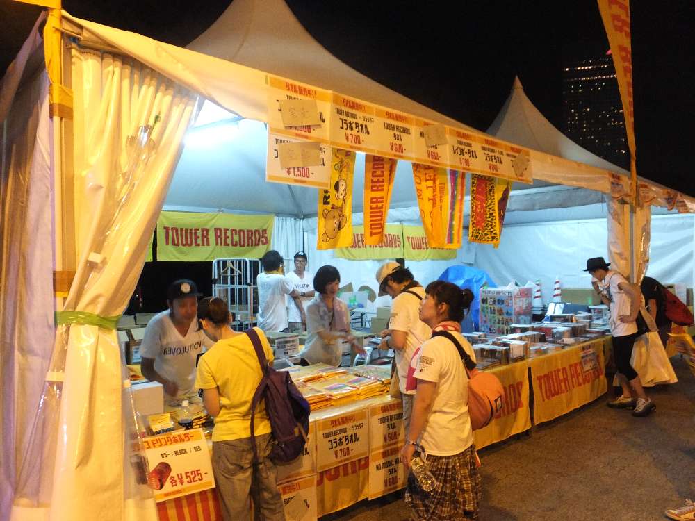 夜のタワーレコード。