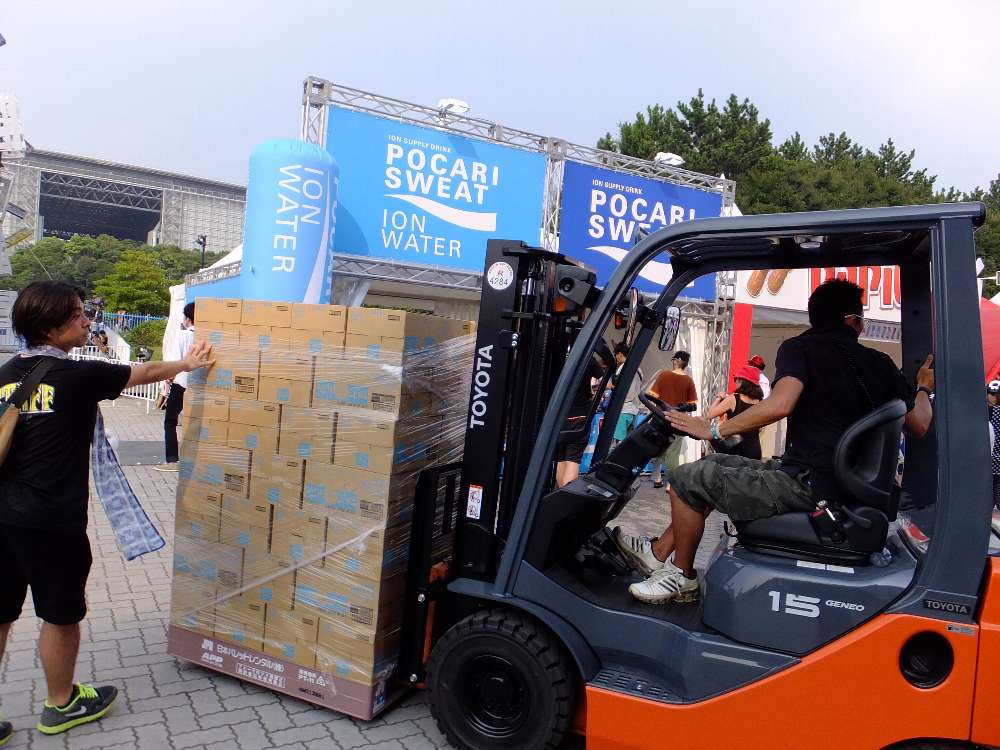 ポカリスエットの大量補充。