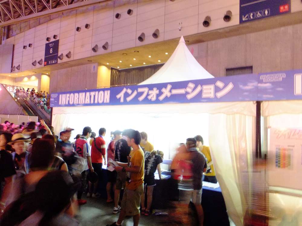 幕張メッセ内のインフォメーション。