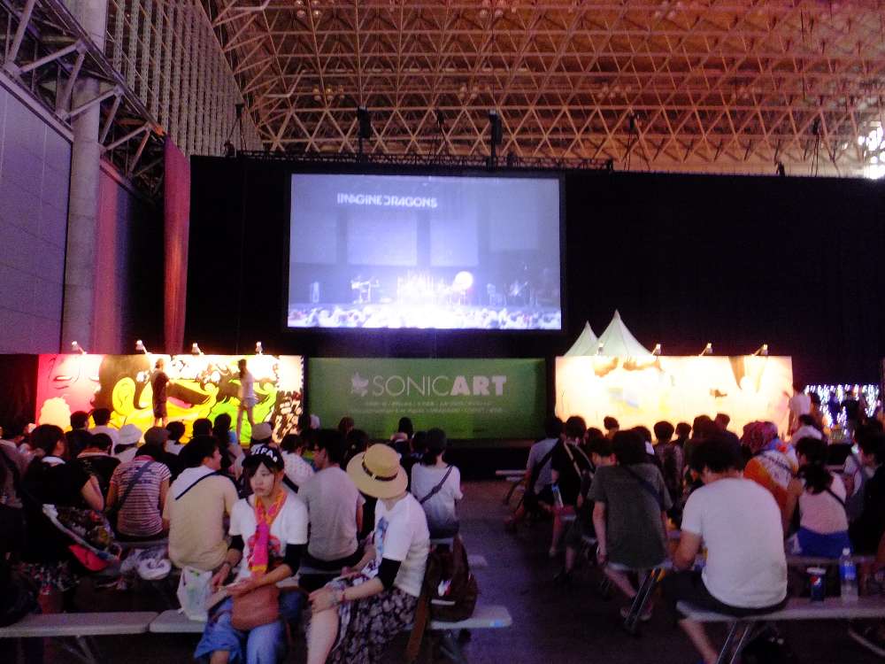 マリンステージの映像が流れるモニター。