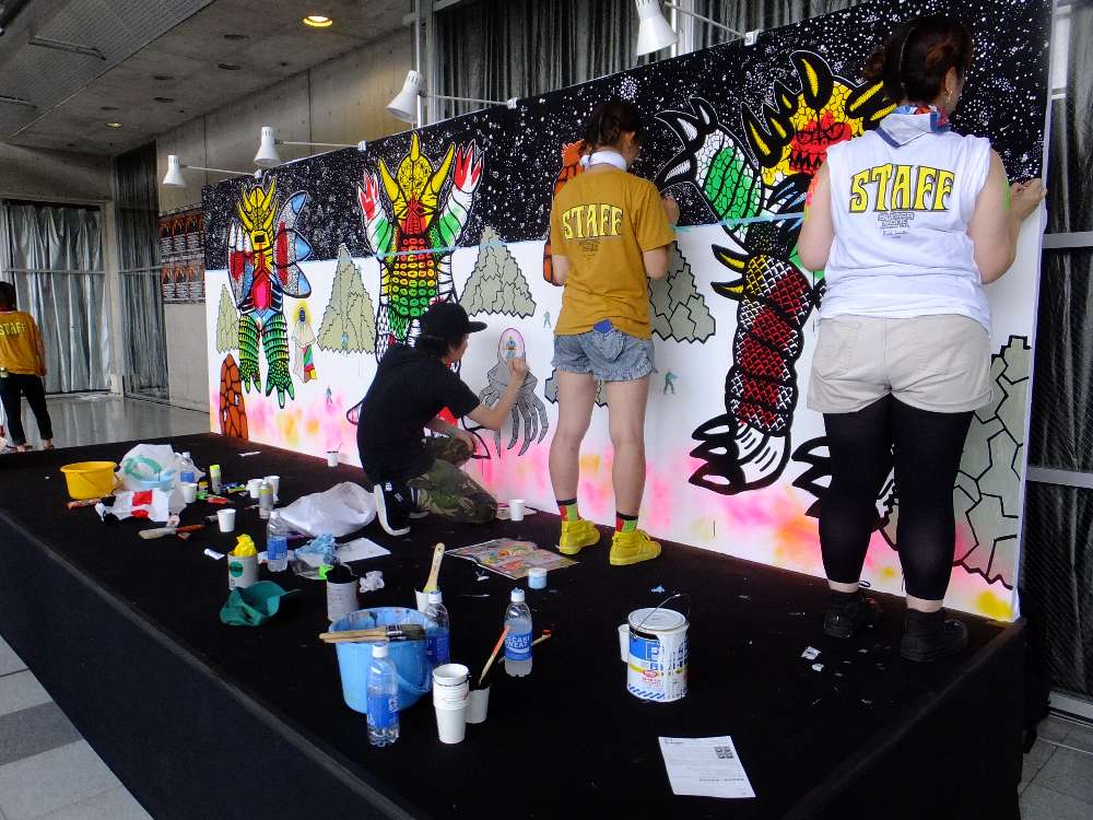 3チームが同時に進行している。