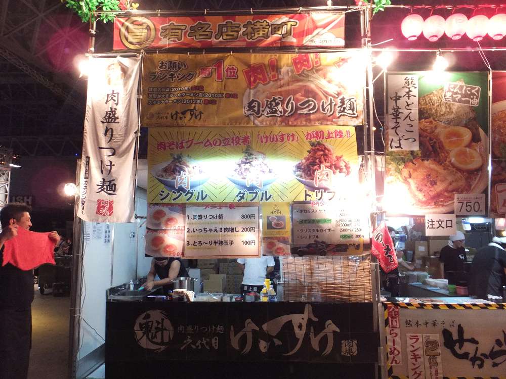 六代目けいすけ。日本の伝統的集団のような名前の付け方。