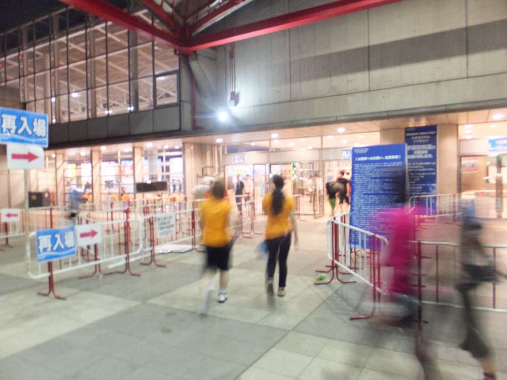 幕張メッセ入り口。