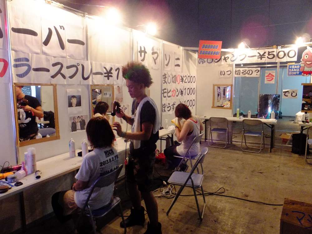 モヒカン1000円、坊主1000円。