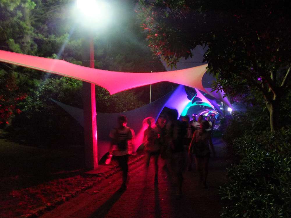 メッセ側から。