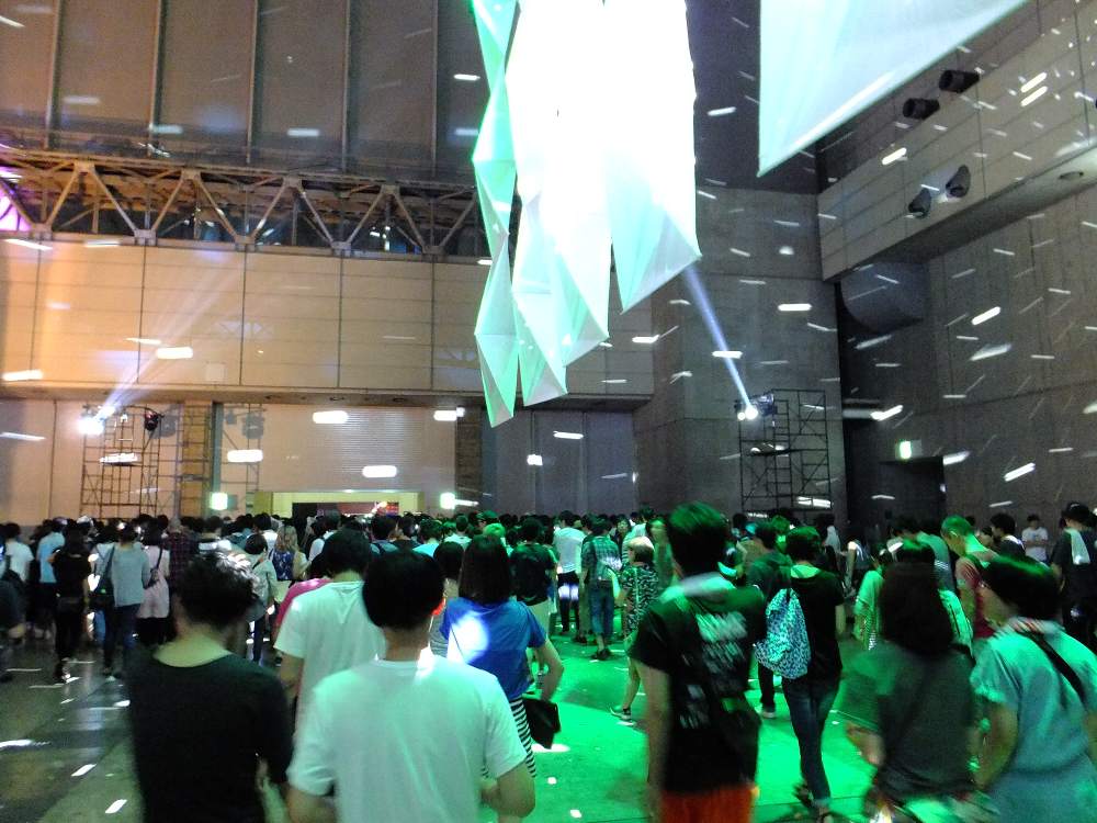 ソニックウェーブ側に移動してインフォメーションから退場する。