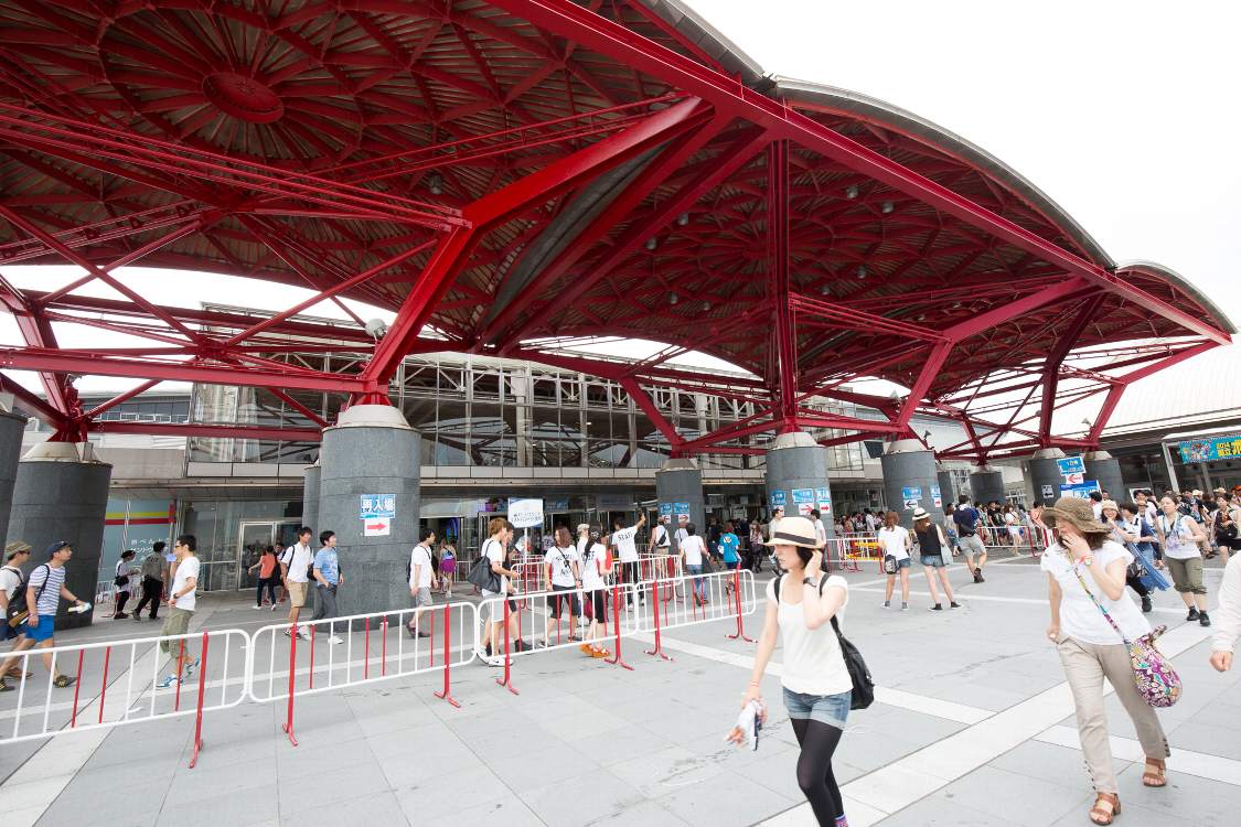 幕張メッセの入り口。