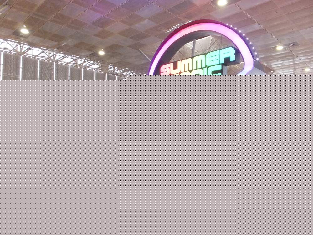 入り口の大型造形物。