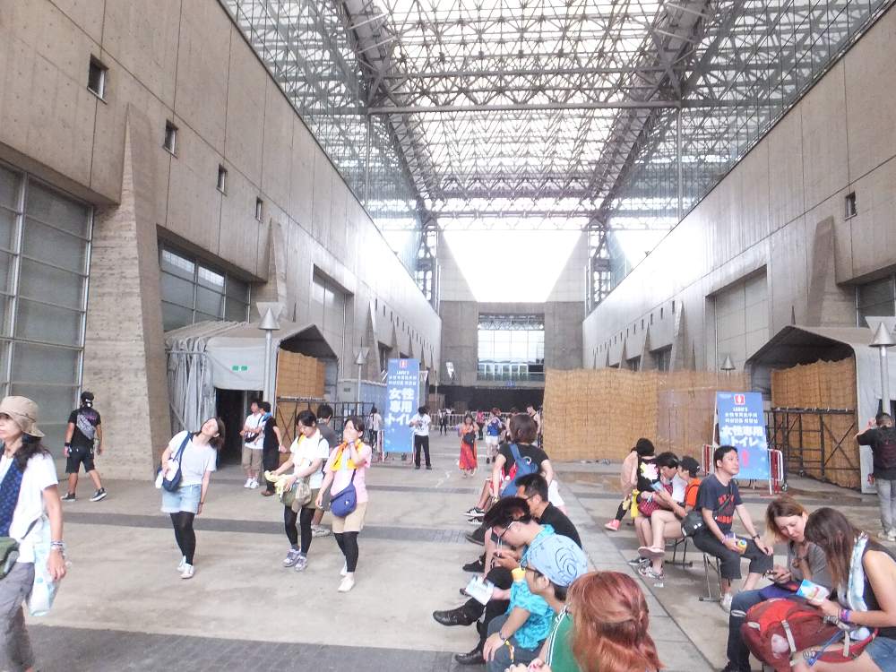 幕張メッセ各ステージの間に女性用トイレがある。