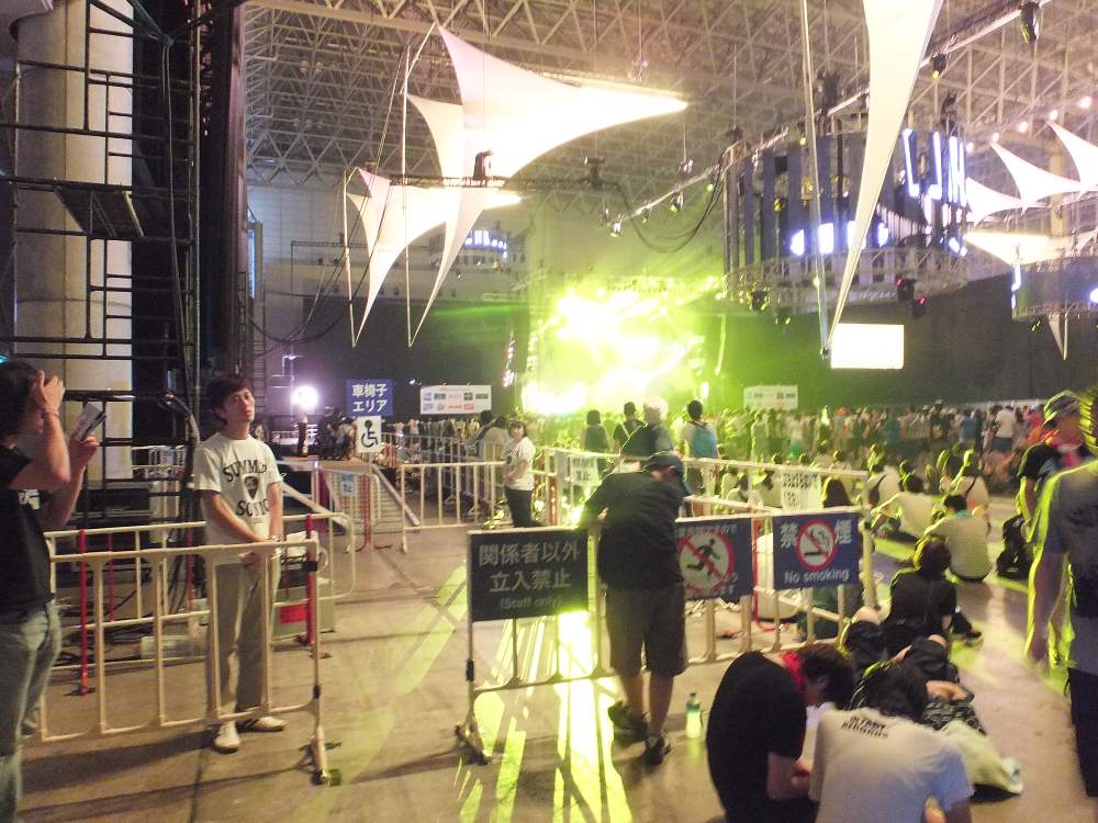 マウンテンステージ側から。