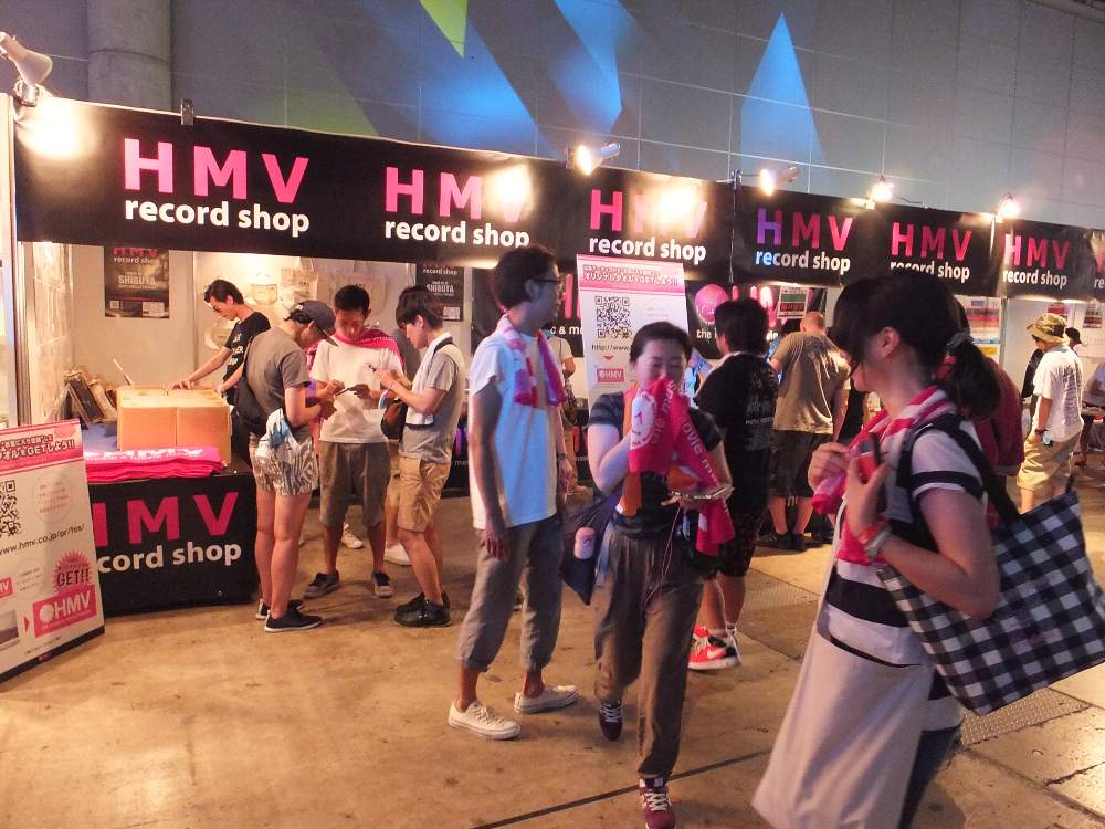 HMV。タワーレコードはマリンステージにある。