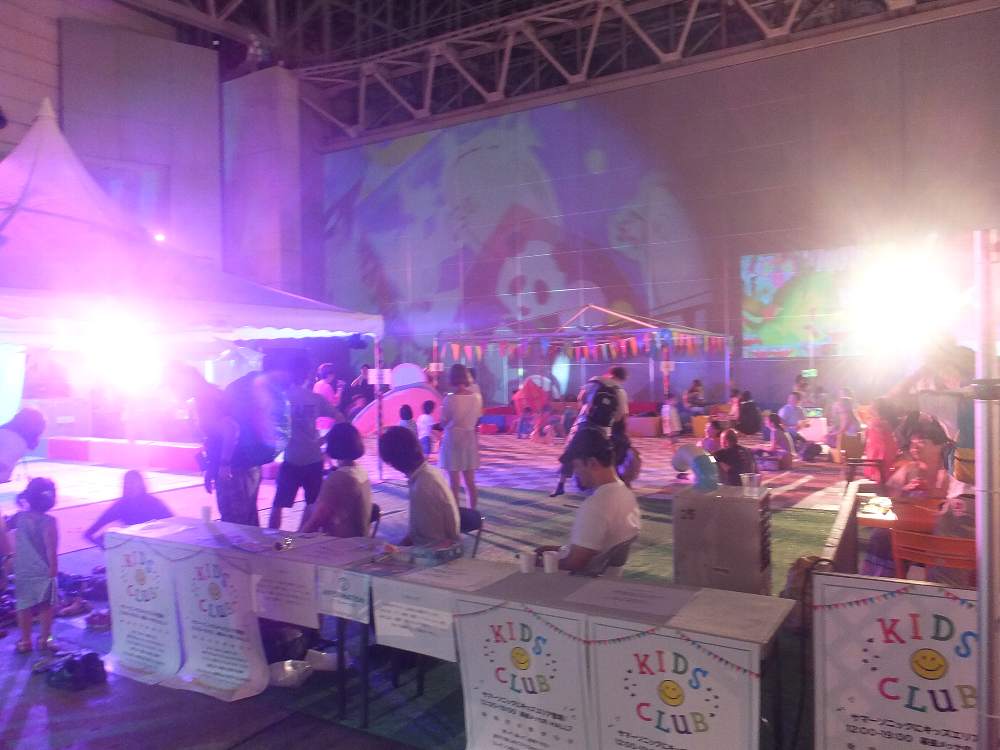 壁の映写も子ども仕様か。