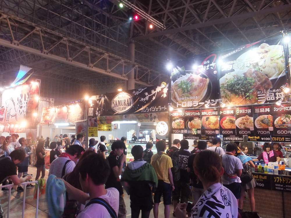 幕張メッセ内の飲食店の列その3。